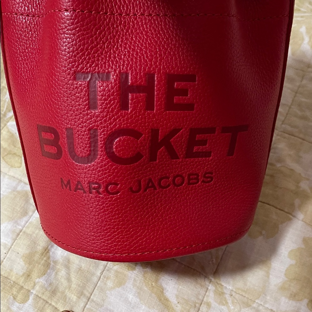 Marc Jacobs  The Bucket Bag Original Red like new - Picture 2 of 7
